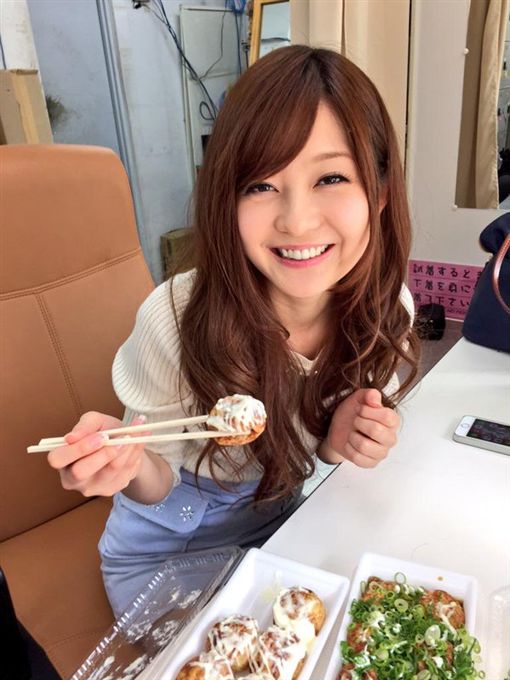 Ngoài đời Rina Ishihara - 石原莉奈 rất vui vẻ, hạnh phúc