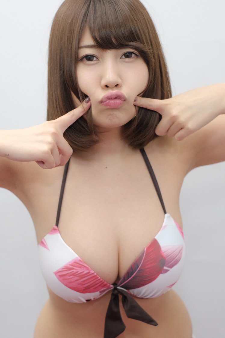 Nhìn ngực của Sakura Kirishima - 霧島さくら quá gợi cảm 