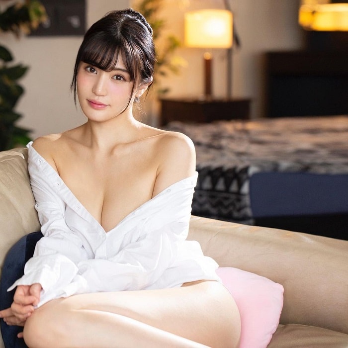 Shoko Takahashi - 高橋 省子trễ vai lộ ngực 